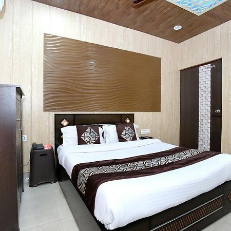 Oyo 8105 Royale Guest House Ludhiana Esterno foto