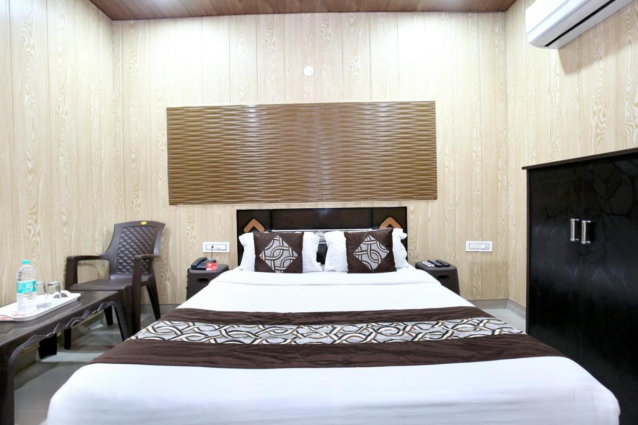 Oyo 8105 Royale Guest House Ludhiana Esterno foto