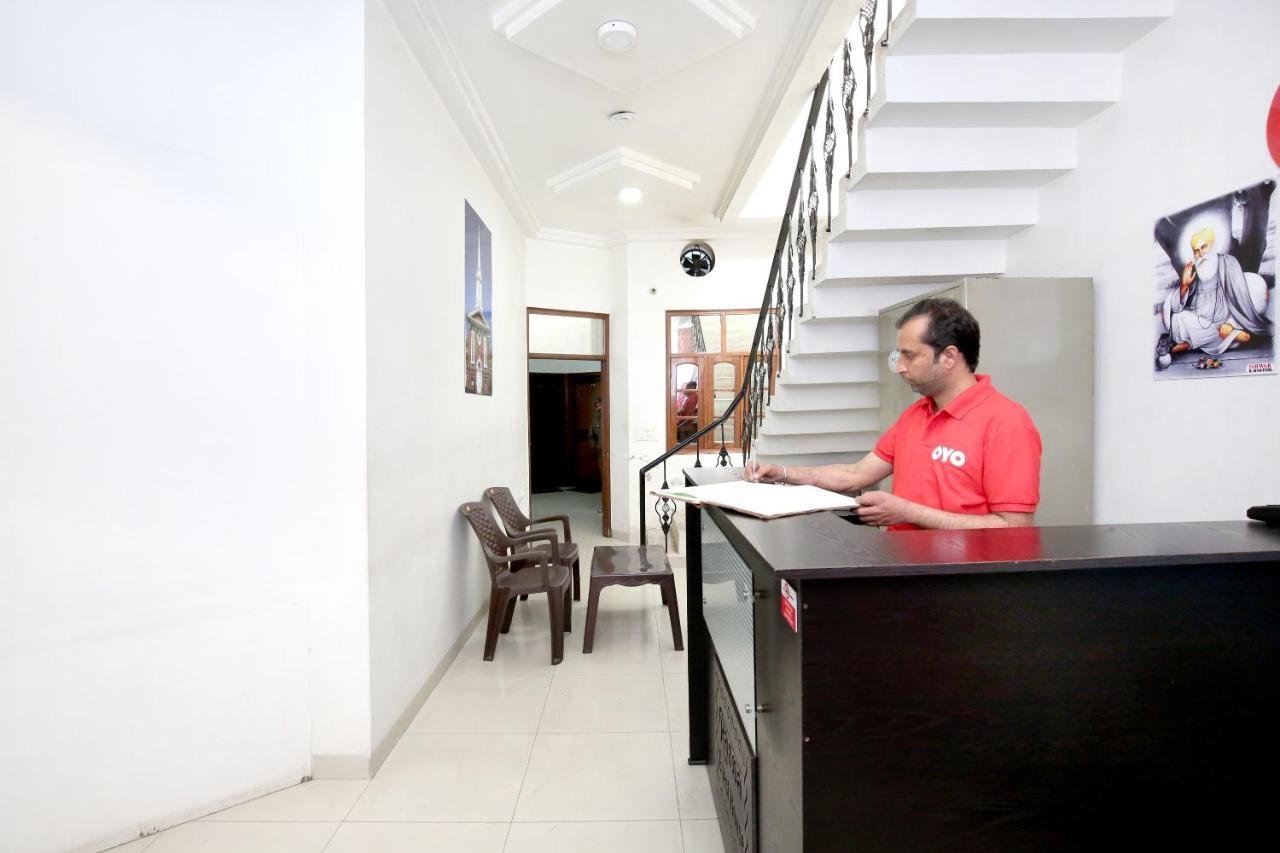 Oyo 8105 Royale Guest House Ludhiana Esterno foto