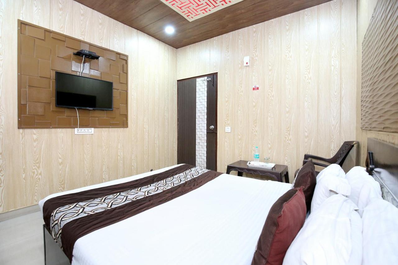 Oyo 8105 Royale Guest House Ludhiana Esterno foto