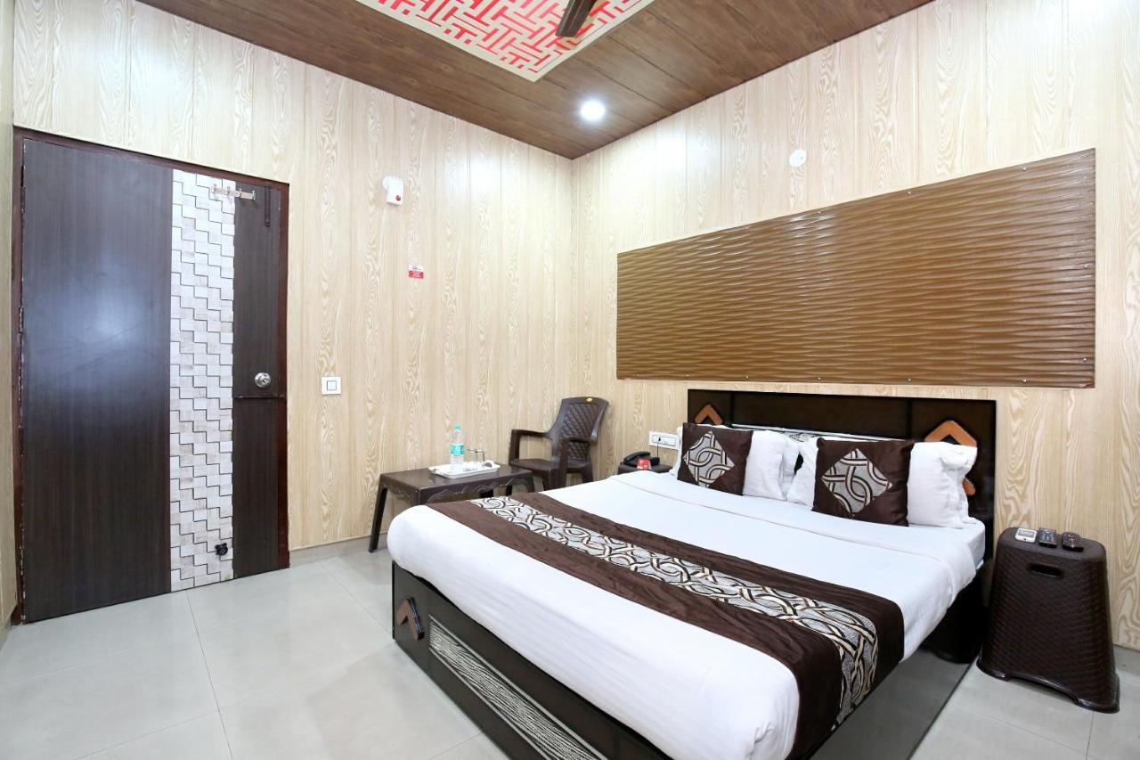 Oyo 8105 Royale Guest House Ludhiana Esterno foto