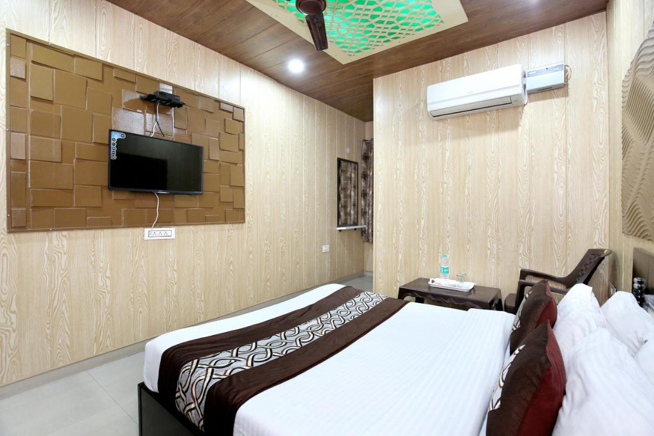 Oyo 8105 Royale Guest House Ludhiana Esterno foto
