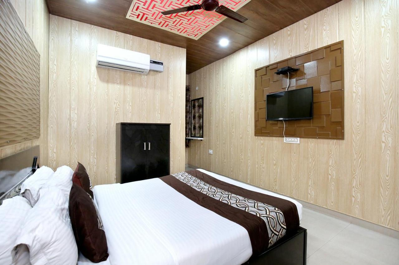 Oyo 8105 Royale Guest House Ludhiana Esterno foto