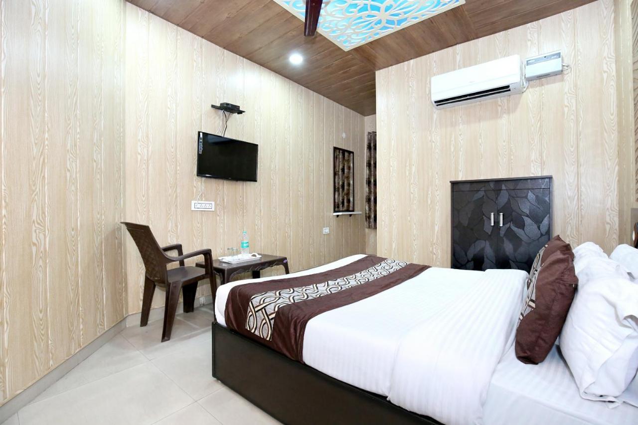 Oyo 8105 Royale Guest House Ludhiana Esterno foto