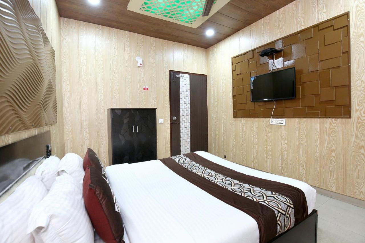 Oyo 8105 Royale Guest House Ludhiana Esterno foto