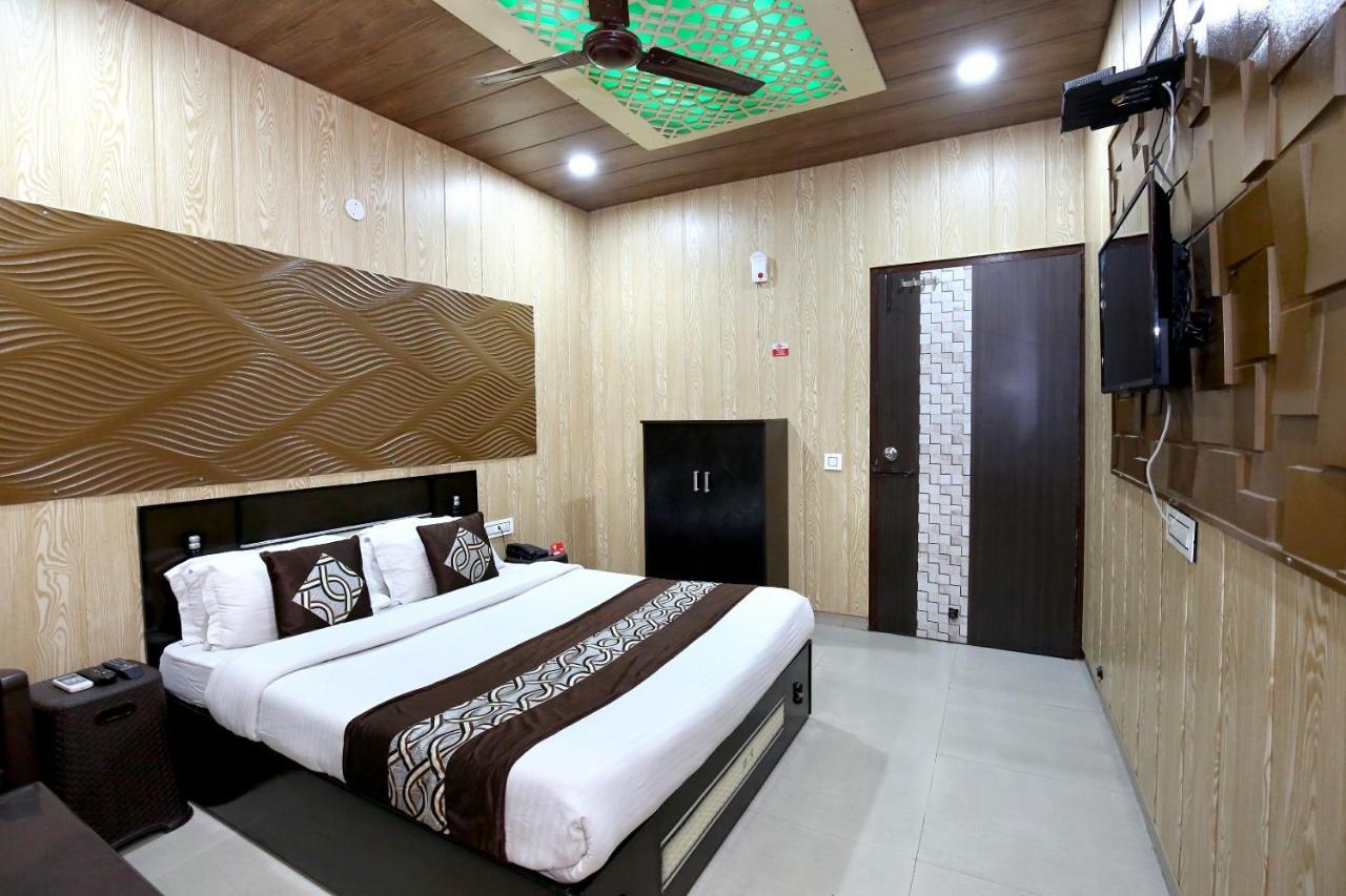 Oyo 8105 Royale Guest House Ludhiana Esterno foto