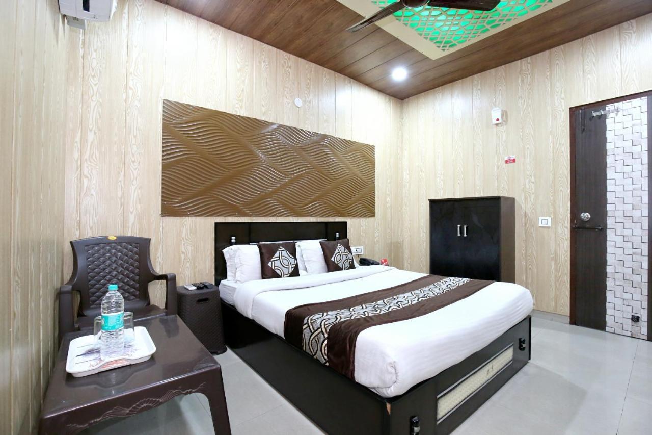 Oyo 8105 Royale Guest House Ludhiana Esterno foto