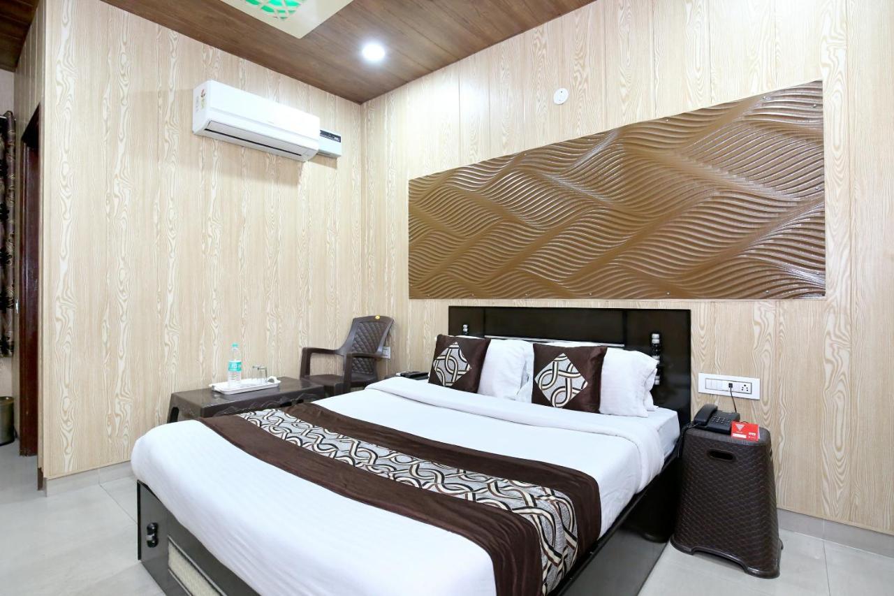 Oyo 8105 Royale Guest House Ludhiana Esterno foto