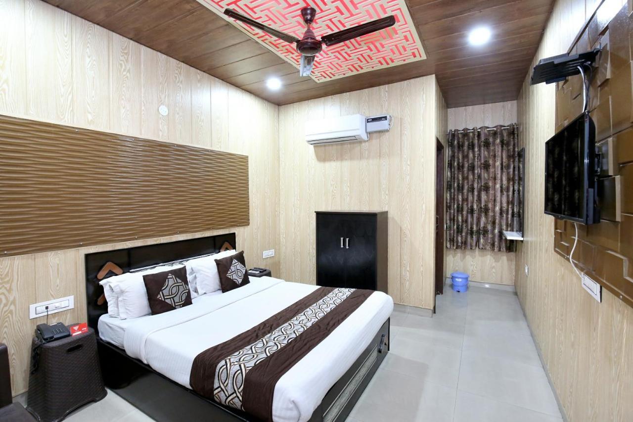 Oyo 8105 Royale Guest House Ludhiana Esterno foto
