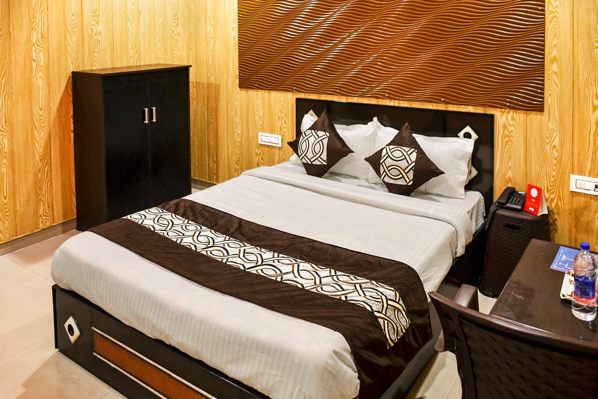 Oyo 8105 Royale Guest House Ludhiana Esterno foto