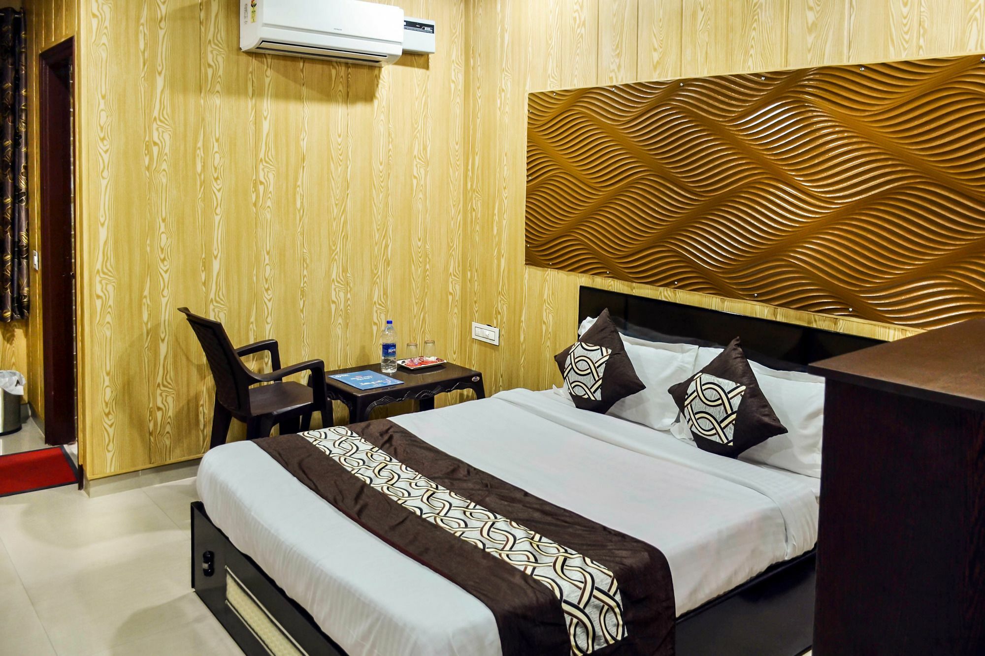 Oyo 8105 Royale Guest House Ludhiana Esterno foto