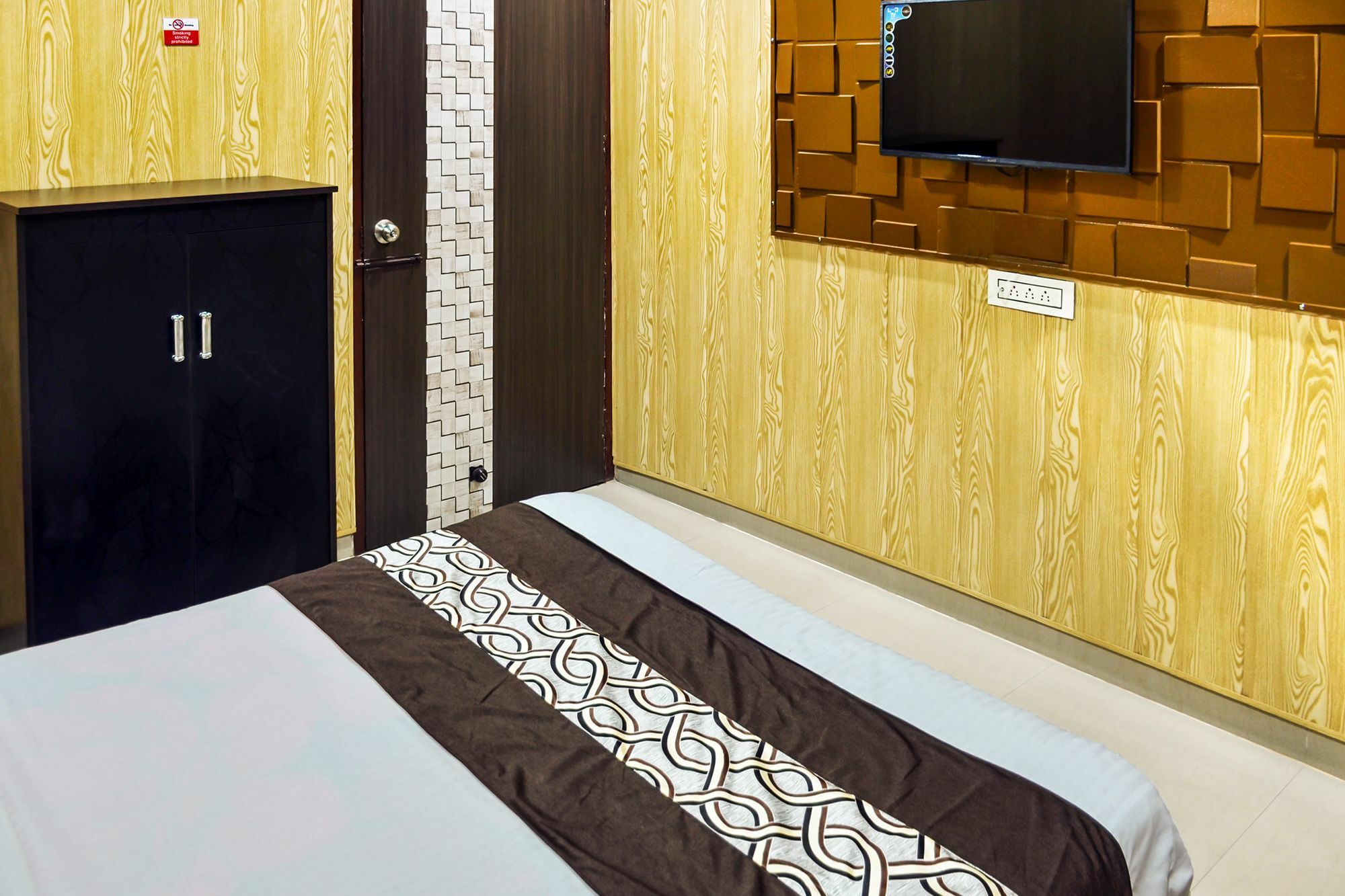 Oyo 8105 Royale Guest House Ludhiana Esterno foto